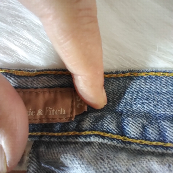 Abercrombie & Fitch distressed jean - Picture 10 of 15